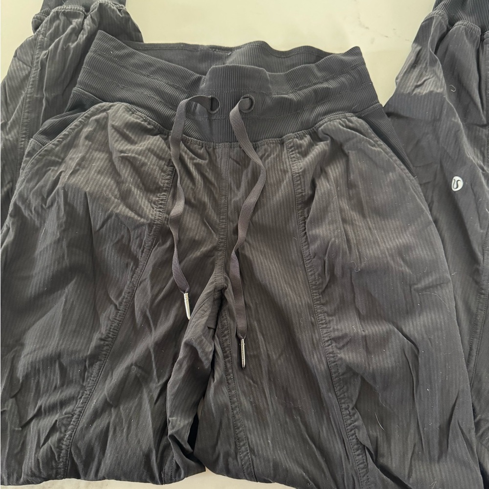 Lululemon Dance Pant/Cargo Style Cuffed bottoms. size 0